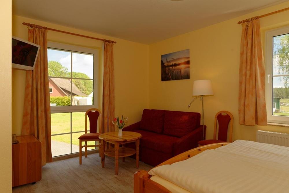 Landhotel Am Peetscher See 미로우 외부 사진