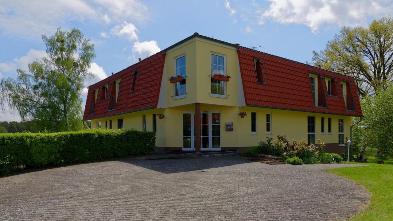 Landhotel Am Peetscher See 미로우 외부 사진